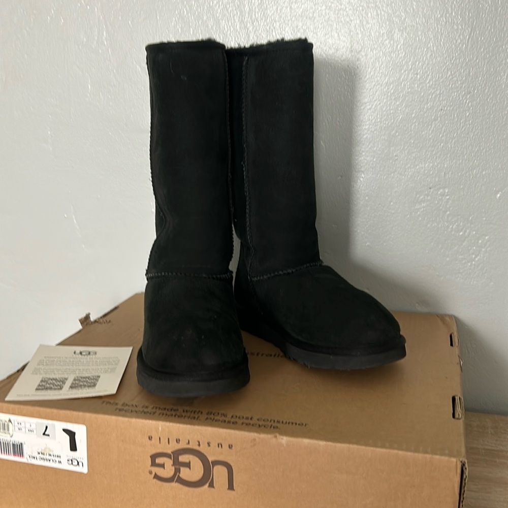 UGG black classic tall boots sheepskin shearling size 8